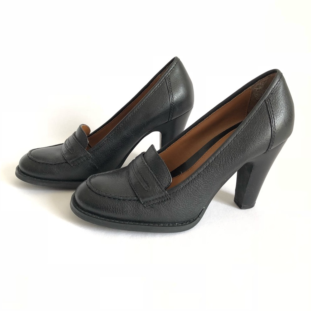 White Mountain leather shoes Size 7.5